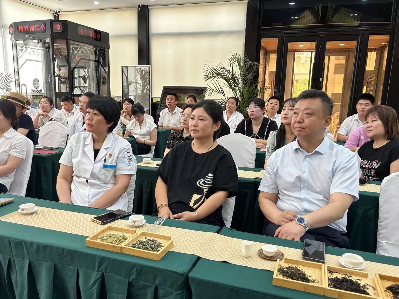茶情雅韵 品香涤心丨尊龙集团、温泉集团、公服集团茶艺兴趣班开课