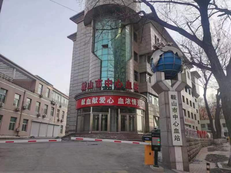 开展红色纽带传递真情，爱心奉献美德传承